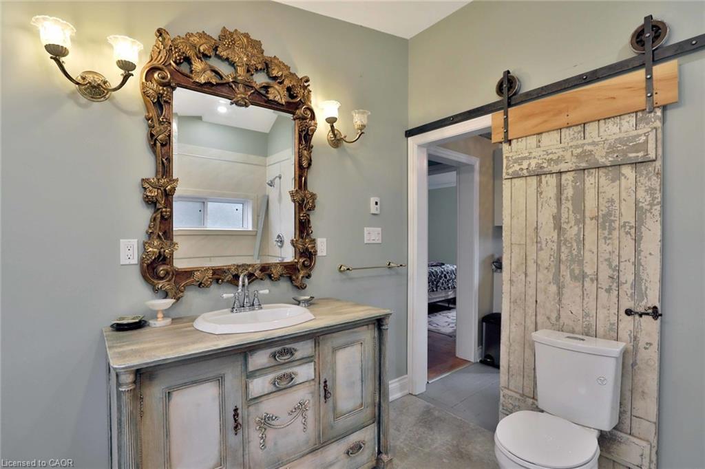 Cottage-243 Shoreacres Road, Burlington, ON - Indoor Photo Showing Bathroom