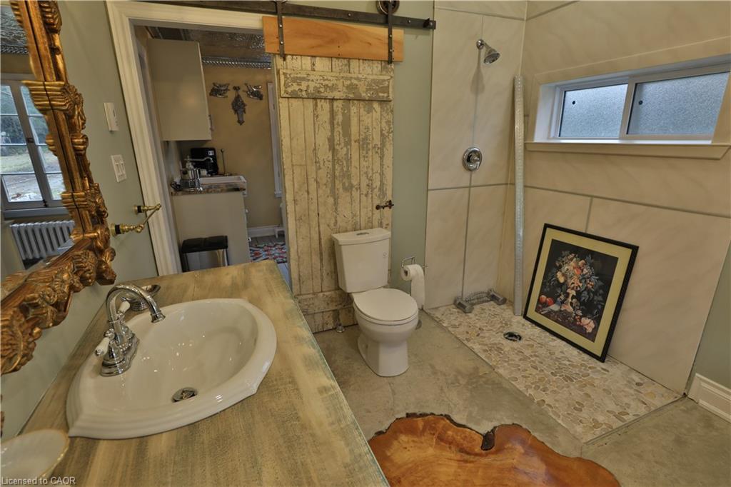 Cottage-243 Shoreacres Road, Burlington, ON - Indoor Photo Showing Bathroom