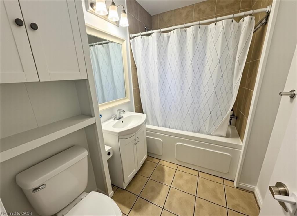 139 Harmony Avenue, Hamilton, ON - Indoor Photo Showing Bathroom