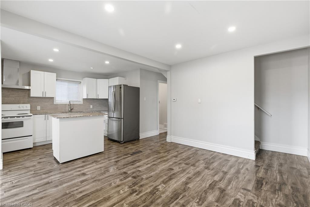 26 Bayfield Avenue, Hamilton, ON - Indoor Photo Showing Kitchen