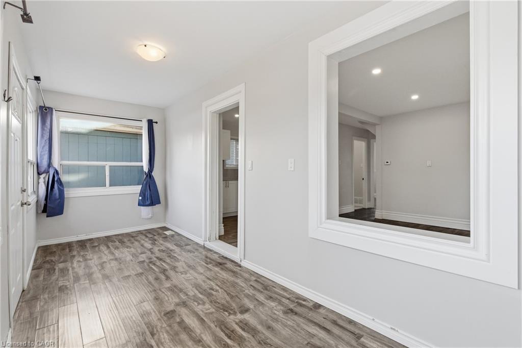 26 Bayfield Avenue, Hamilton, ON - Indoor Photo Showing Other Room