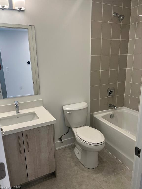 324-575 Conklin Road, Brantford, ON - Indoor Photo Showing Bathroom