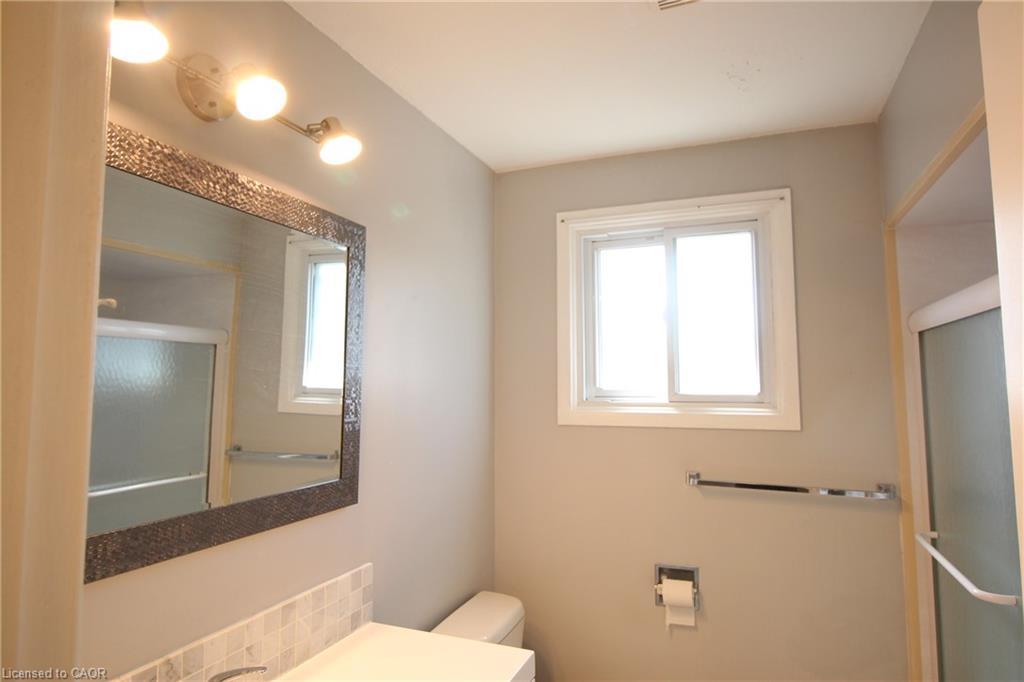 4 Purnell Drive, Hamilton, ON - Indoor Photo Showing Bathroom