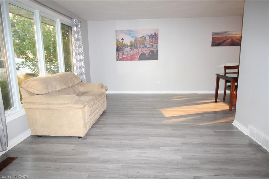 4 Purnell Drive, Hamilton, ON - Indoor Photo Showing Living Room