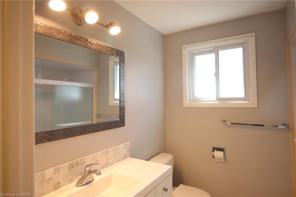 4 Purnell Drive, Hamilton, ON - Indoor Photo Showing Bathroom