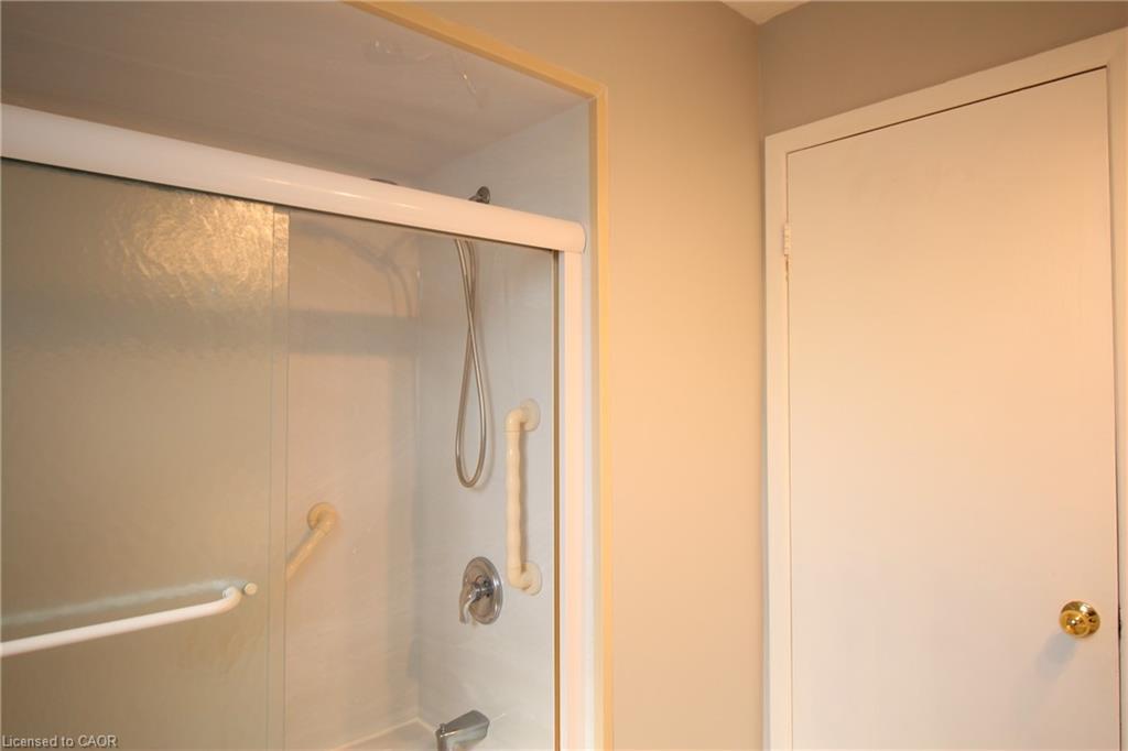 4 Purnell Drive, Hamilton, ON - Indoor