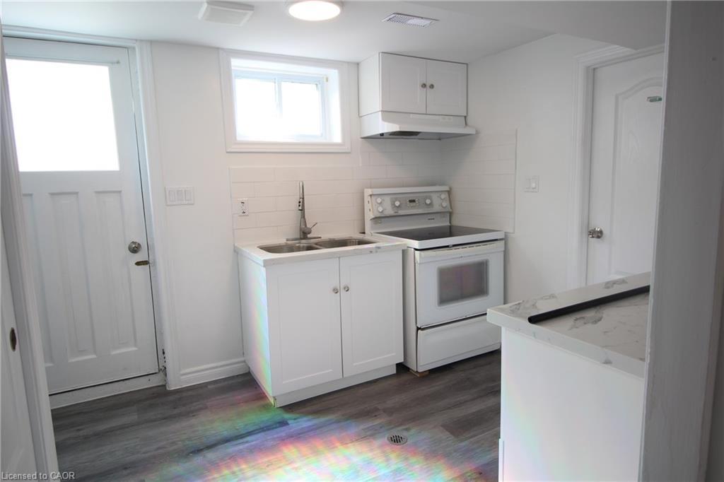 4 Purnell Drive, Hamilton, ON - Indoor Photo Showing Kitchen