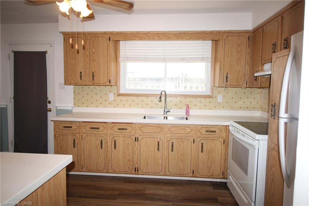 4 Purnell Drive, Hamilton, ON - Indoor Photo Showing Kitchen With Double Sink