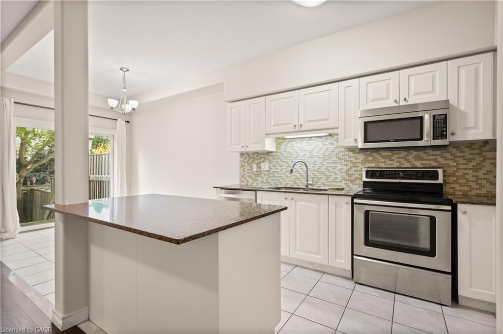 33-6 Chestnut Drive, Grimsby, ON - Indoor Photo Showing Kitchen