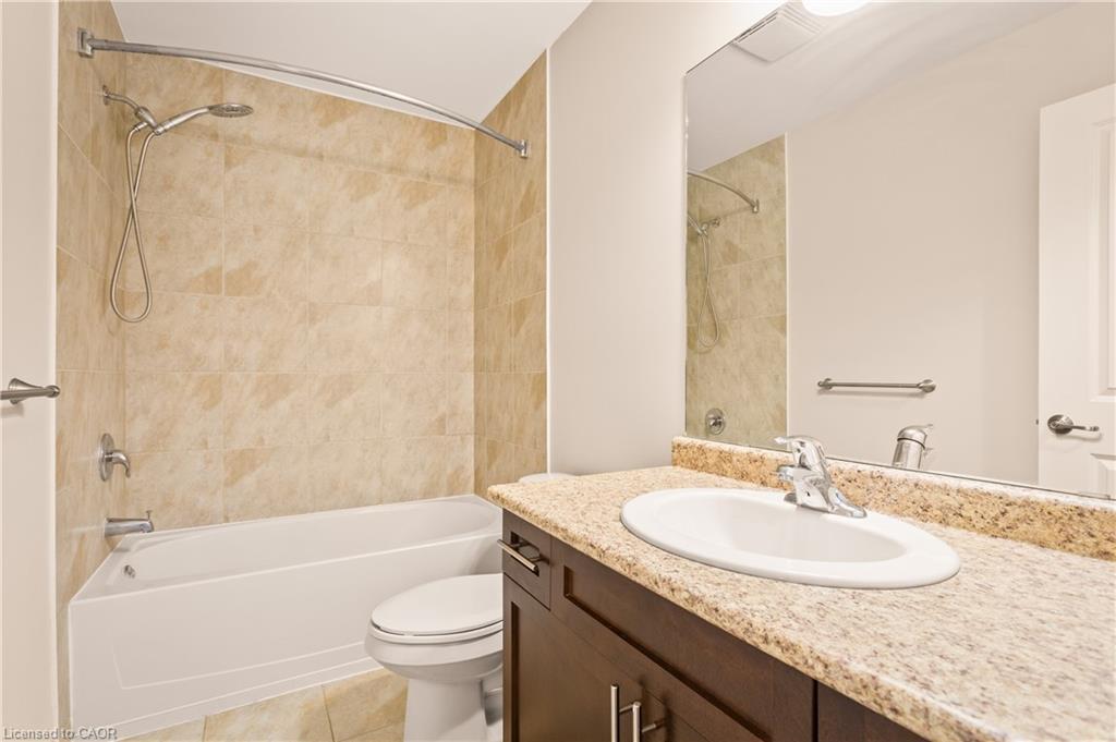 33-6 Chestnut Drive, Grimsby, ON - Indoor Photo Showing Bathroom