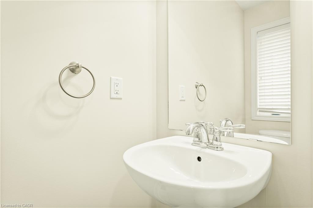 33-6 Chestnut Drive, Grimsby, ON - Indoor Photo Showing Bathroom