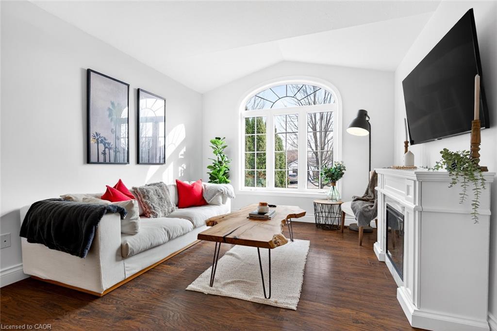 7 Anderson Crescent, Smithville, ON - Indoor Photo Showing Living Room