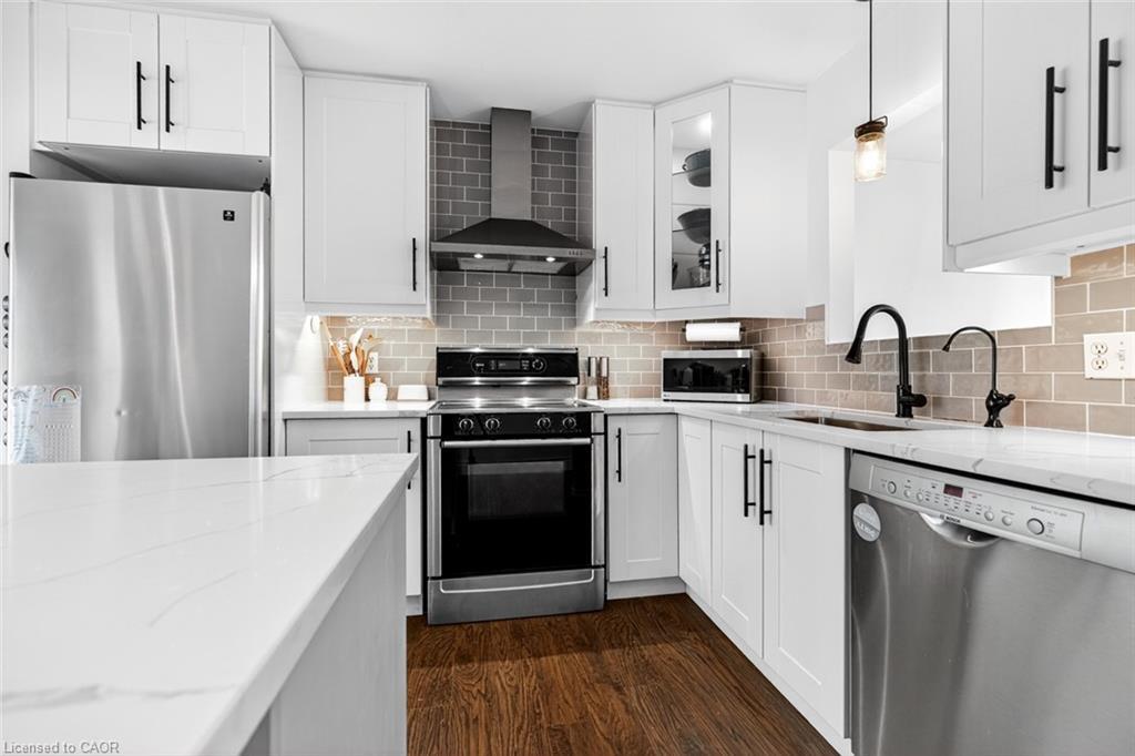 7 Anderson Crescent, Smithville, ON - Indoor Photo Showing Kitchen With Stainless Steel Kitchen With Upgraded Kitchen