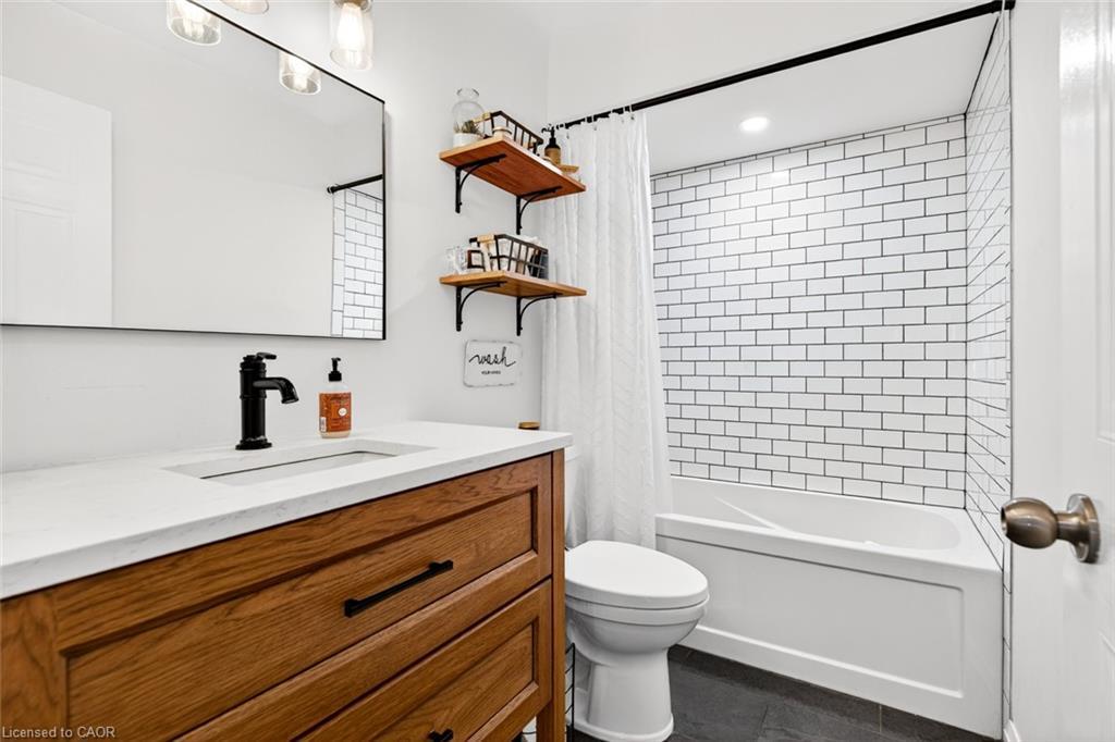 7 Anderson Crescent, Smithville, ON - Indoor Photo Showing Bathroom
