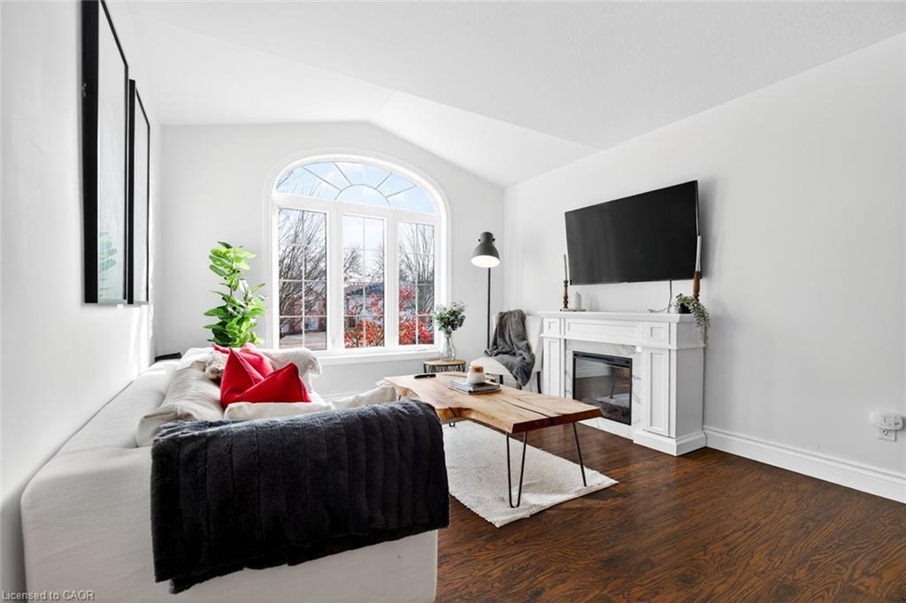 7 Anderson Crescent, Smithville, ON - Indoor With Fireplace
