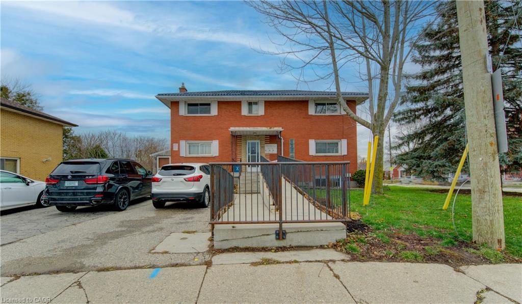 27 Margaret Avenue N, Waterloo, ON