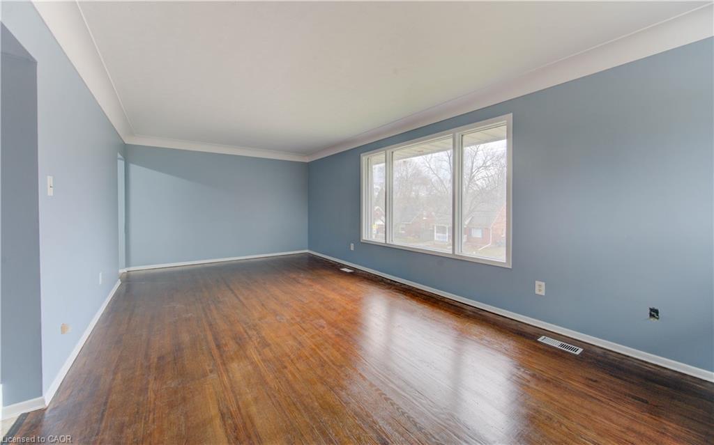 27 Margaret Avenue N, Waterloo, ON