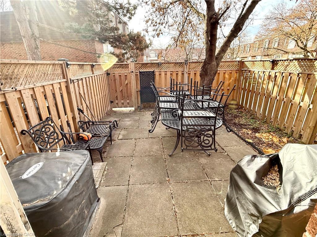 30-235 Bronte Street S, Milton, ON - Outdoor