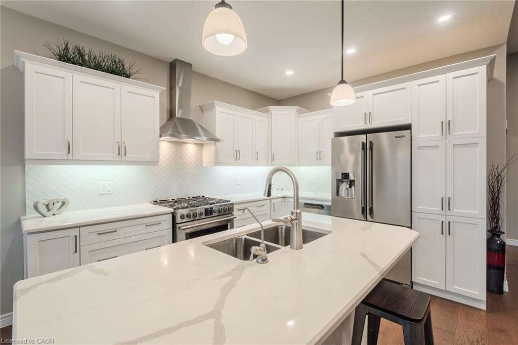 208 Oak Street, Simcoe, ON - Indoor Photo Showing Kitchen With Stainless Steel Kitchen With Double Sink With Upgraded Kitchen