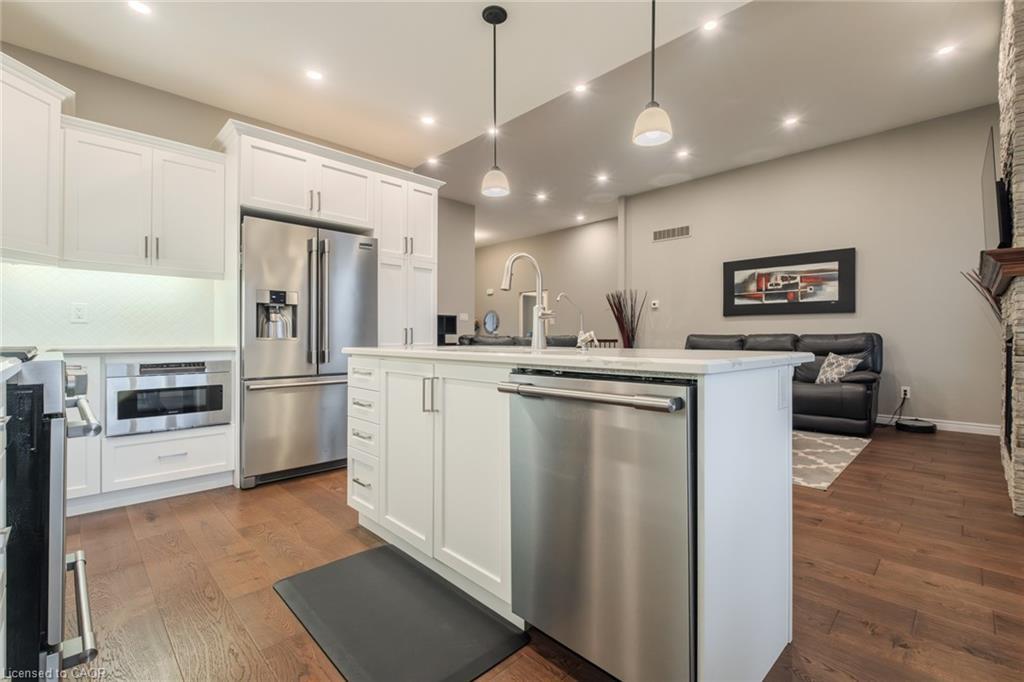 208 Oak Street, Simcoe, ON - Indoor Photo Showing Kitchen With Stainless Steel Kitchen With Upgraded Kitchen