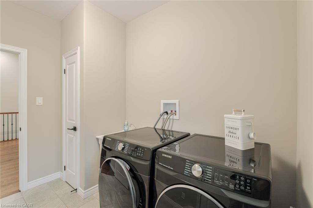 208 Oak Street, Simcoe, ON - Indoor Photo Showing Laundry Room