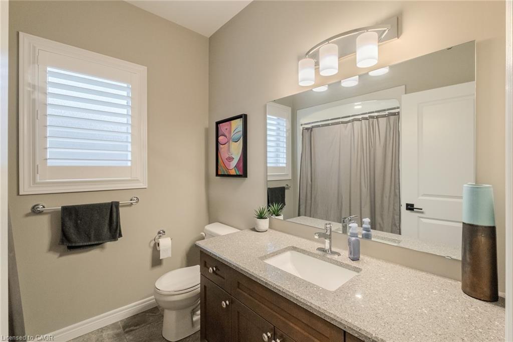 208 Oak Street, Simcoe, ON - Indoor Photo Showing Bathroom