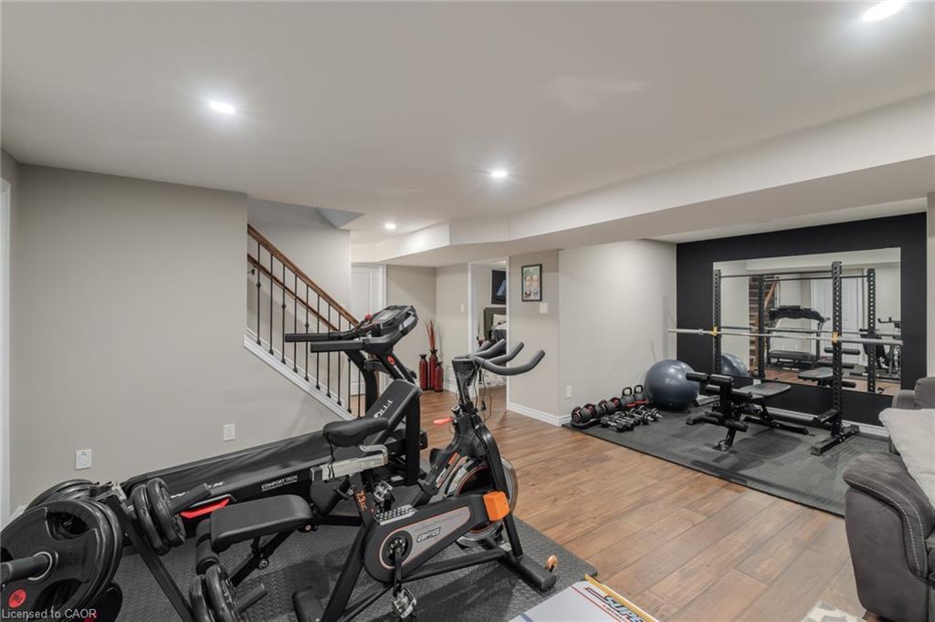 208 Oak Street, Simcoe, ON - Indoor Photo Showing Gym Room