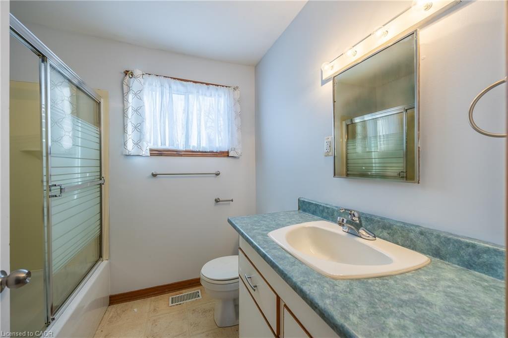 110 Nelson Street E, Port Dover, ON - Indoor Photo Showing Bathroom