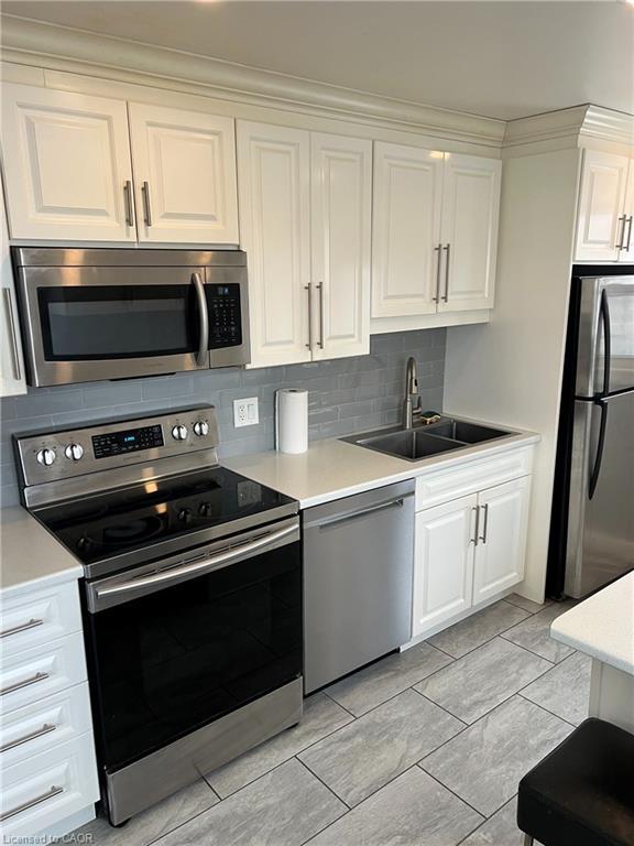 415 Welland Avenue, St. Catharines, ON - Indoor Photo Showing Kitchen With Double Sink