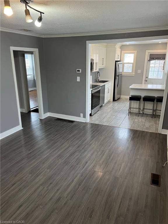 415 Welland Avenue, St. Catharines, ON - Indoor