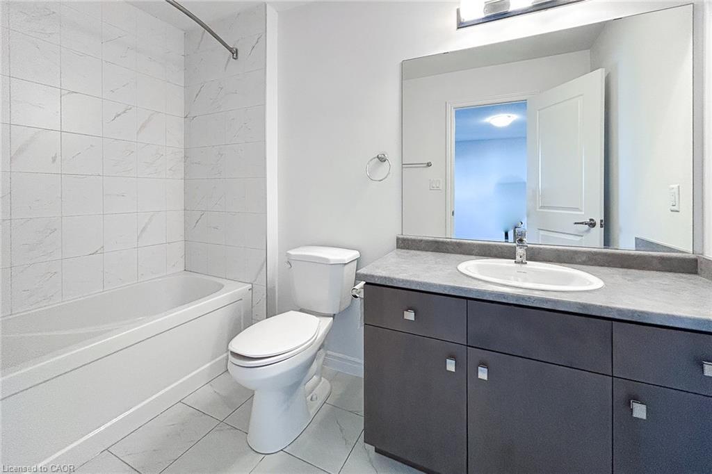 466 Blackburn Drive, Brantford, ON - Indoor Photo Showing Bathroom