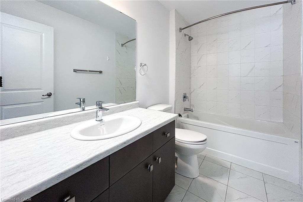 466 Blackburn Drive, Brantford, ON - Indoor Photo Showing Bathroom