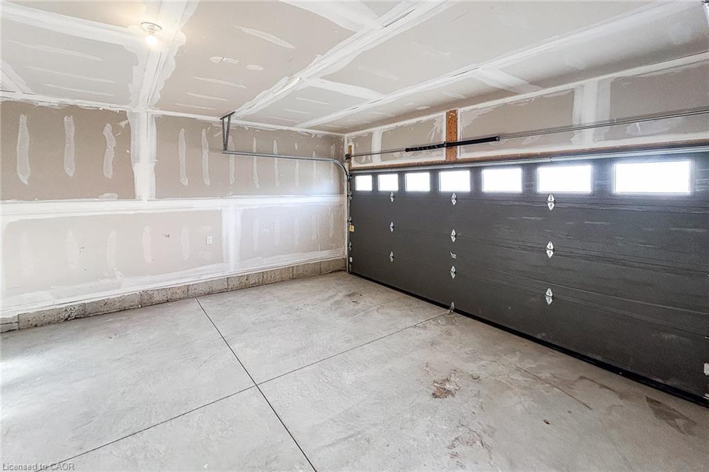 466 Blackburn Drive, Brantford, ON - Indoor Photo Showing Garage