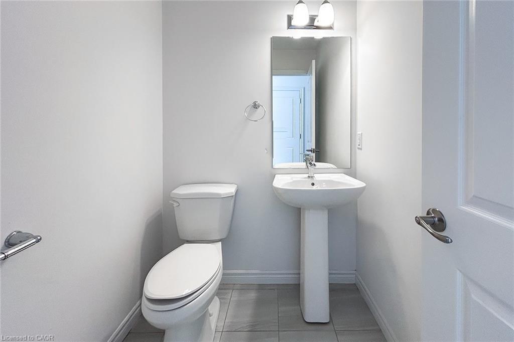 466 Blackburn Drive, Brantford, ON - Indoor Photo Showing Bathroom