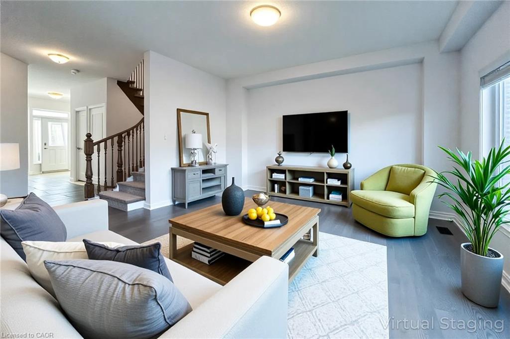 466 Blackburn Drive, Brantford, ON - Indoor Photo Showing Living Room