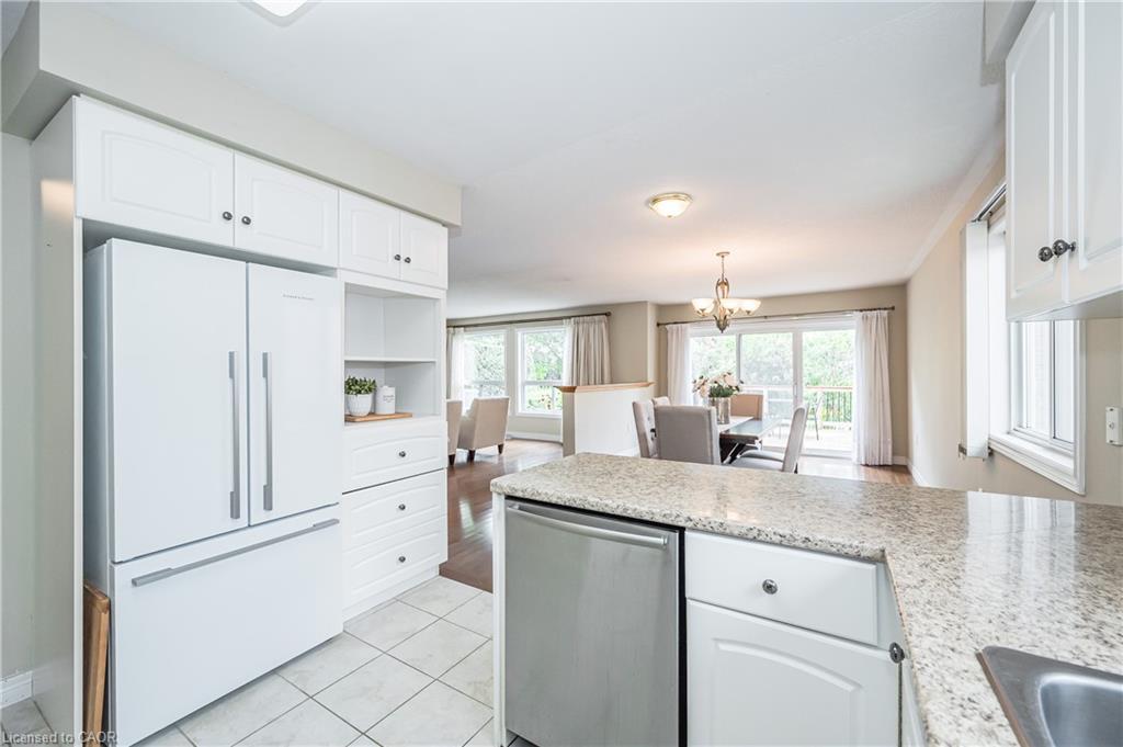 24 Beechlawn Boulevard, Guelph, ON - Indoor Photo Showing Kitchen