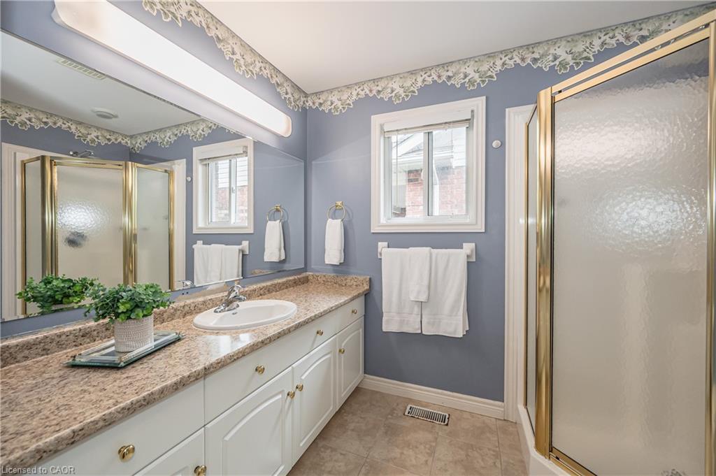 24 Beechlawn Boulevard, Guelph, ON - Indoor Photo Showing Bathroom