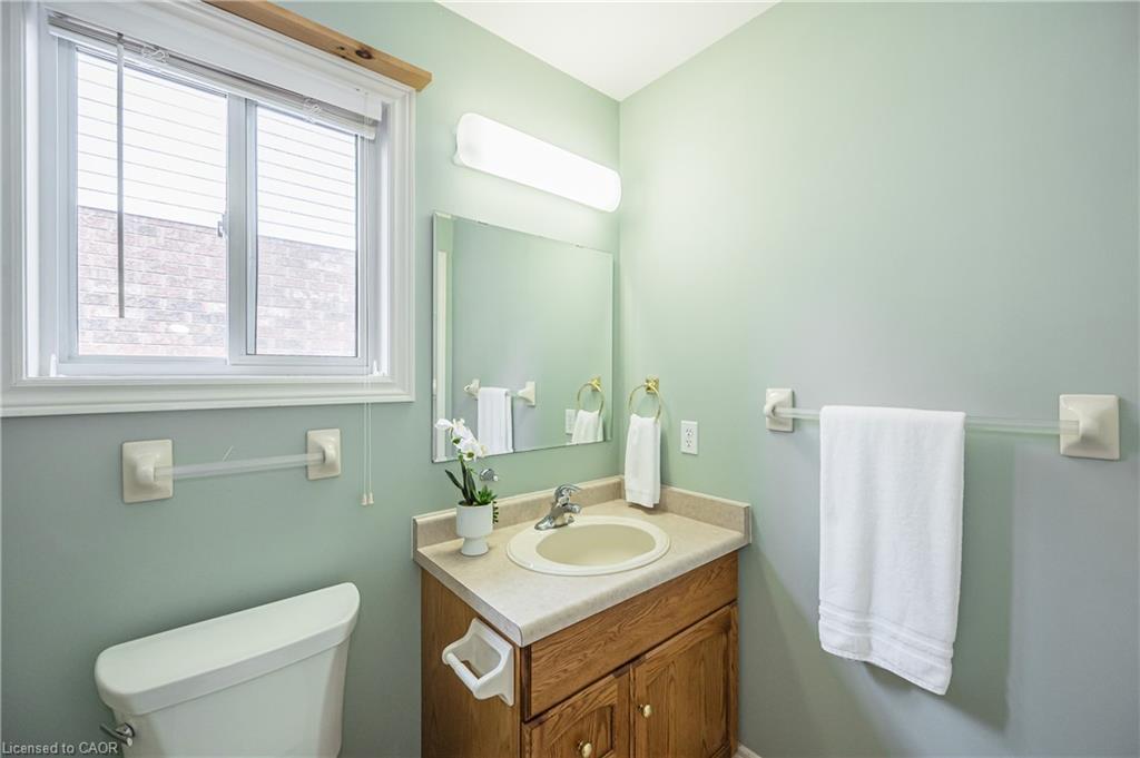 24 Beechlawn Boulevard, Guelph, ON - Indoor Photo Showing Bathroom