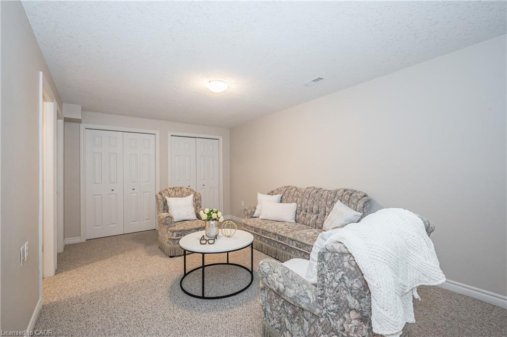24 Beechlawn Boulevard, Guelph, ON - Indoor Photo Showing Living Room
