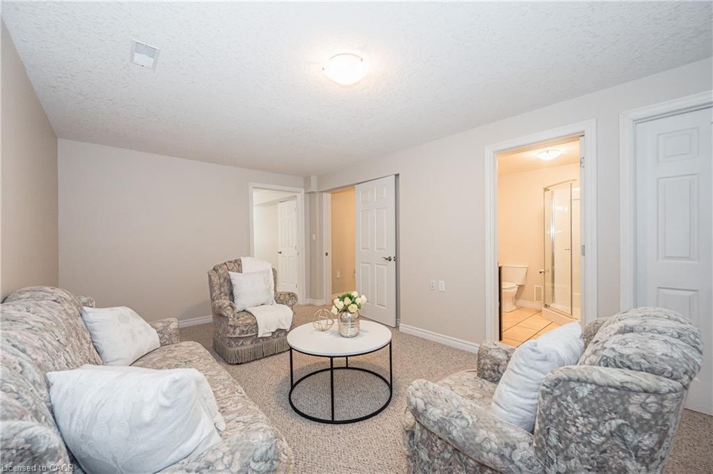 24 Beechlawn Boulevard, Guelph, ON - Indoor Photo Showing Living Room