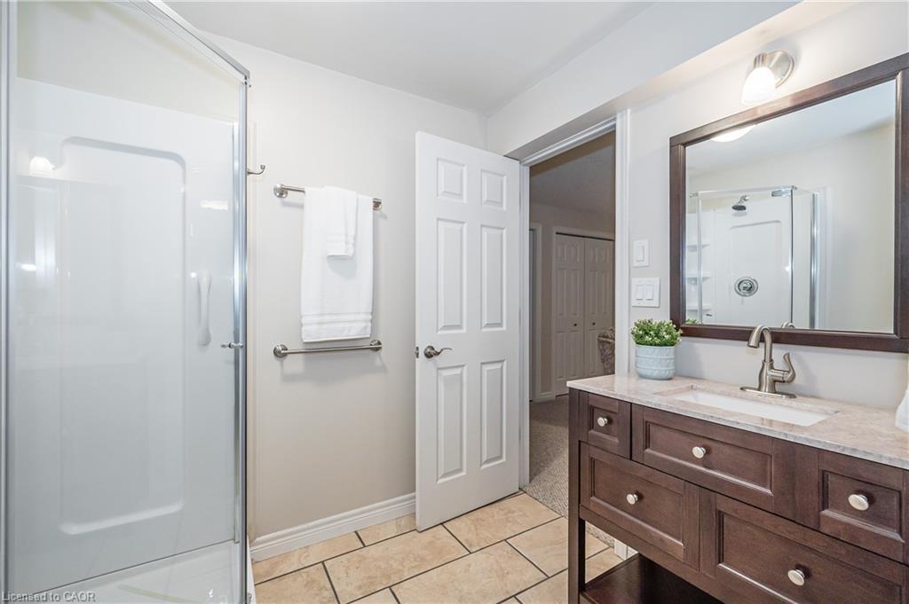 24 Beechlawn Boulevard, Guelph, ON - Indoor Photo Showing Bathroom