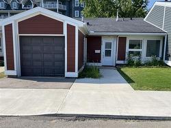 25 Jaczenko Terrace Hamilton, ON L9B 1T8