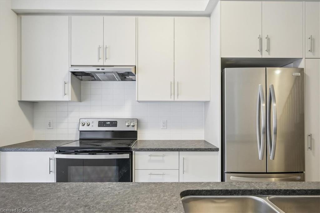 1237 Anthonia Trail, Oakville, ON - Indoor Photo Showing Kitchen With Double Sink With Upgraded Kitchen