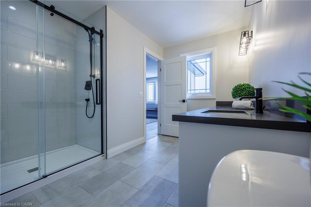 215 Lafayette Street E, Jarvis, ON - Indoor Photo Showing Bathroom