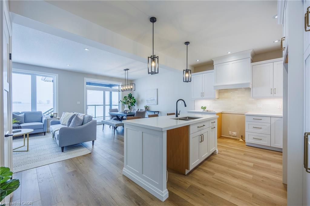 215 Lafayette Street E, Jarvis, ON - Indoor Photo Showing Kitchen With Double Sink With Upgraded Kitchen