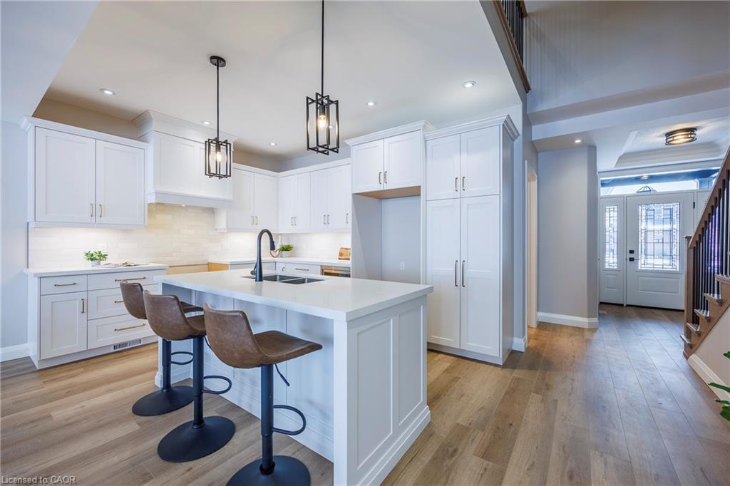 215 Lafayette Street E, Jarvis, ON - Indoor Photo Showing Kitchen With Upgraded Kitchen