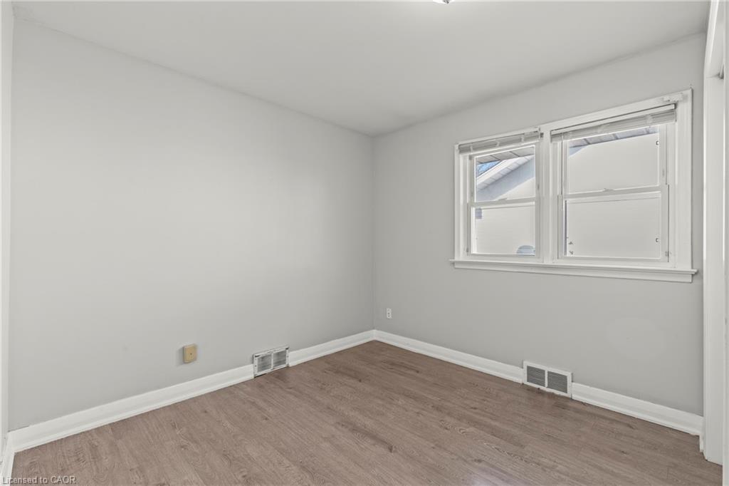 Lower-14 Westmount Avenue, Thorold, ON - Indoor Photo Showing Other Room