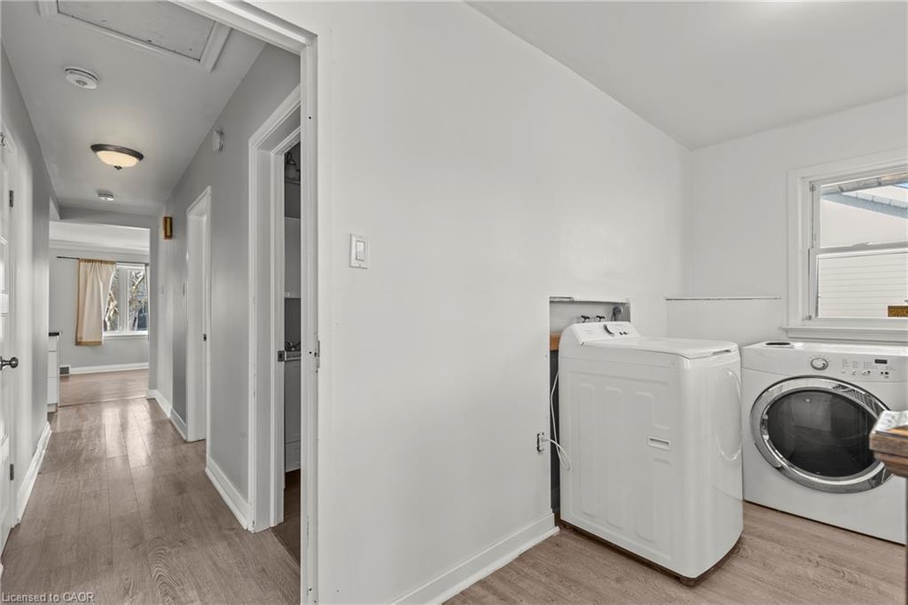 Lower-14 Westmount Avenue, Thorold, ON - Indoor Photo Showing Laundry Room