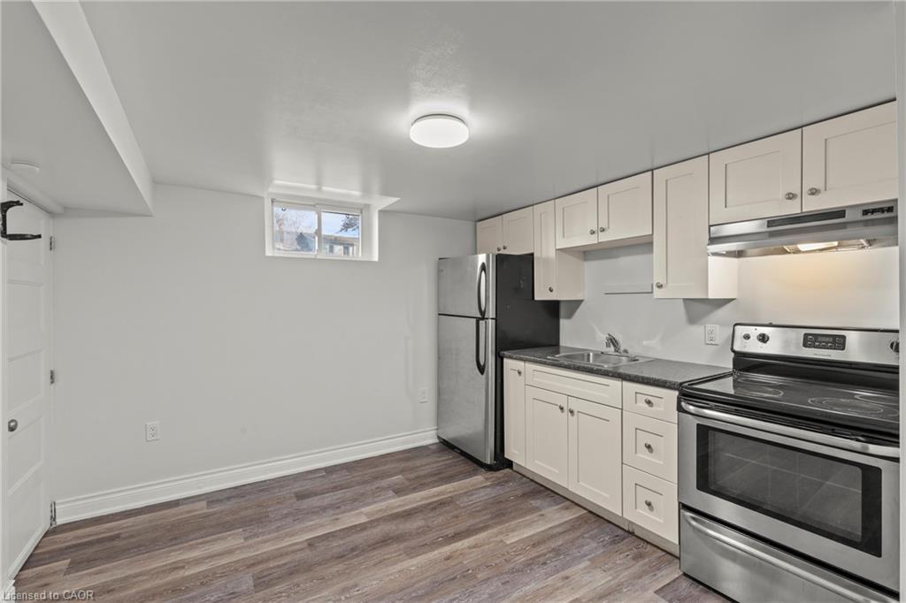 Lower-14 Westmount Avenue, Thorold, ON - Indoor Photo Showing Kitchen
