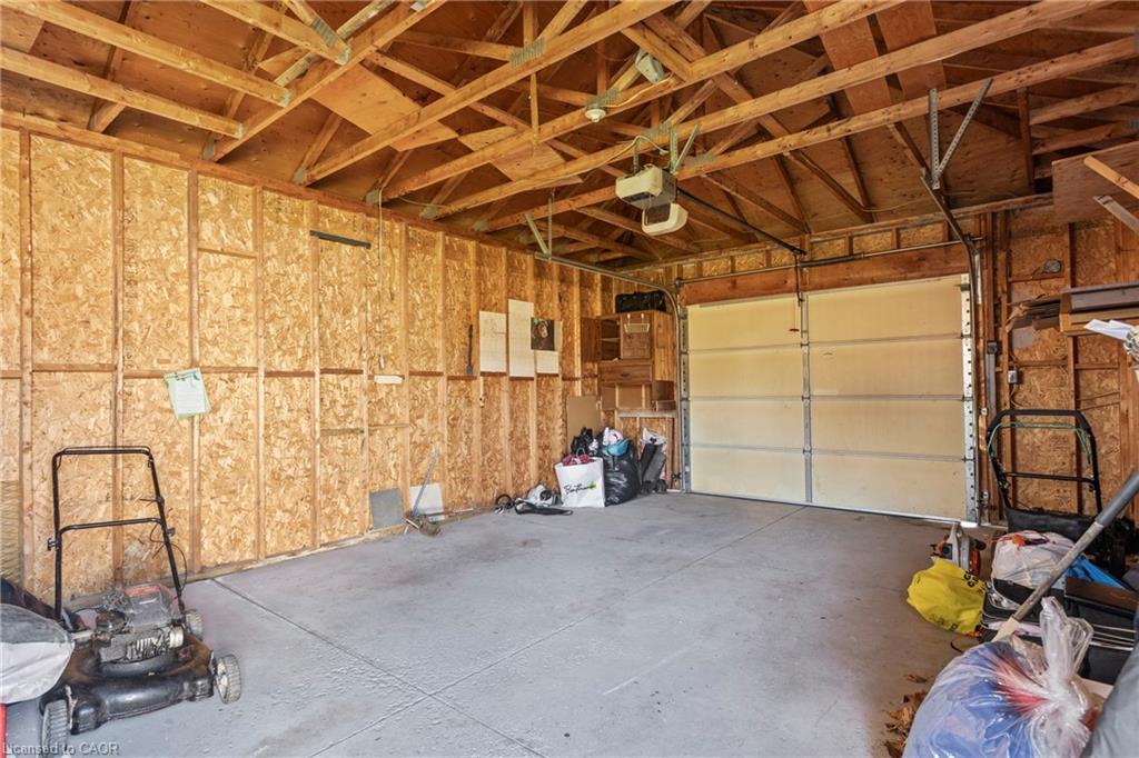 Lower-14 Westmount Avenue, Thorold, ON - Indoor Photo Showing Garage